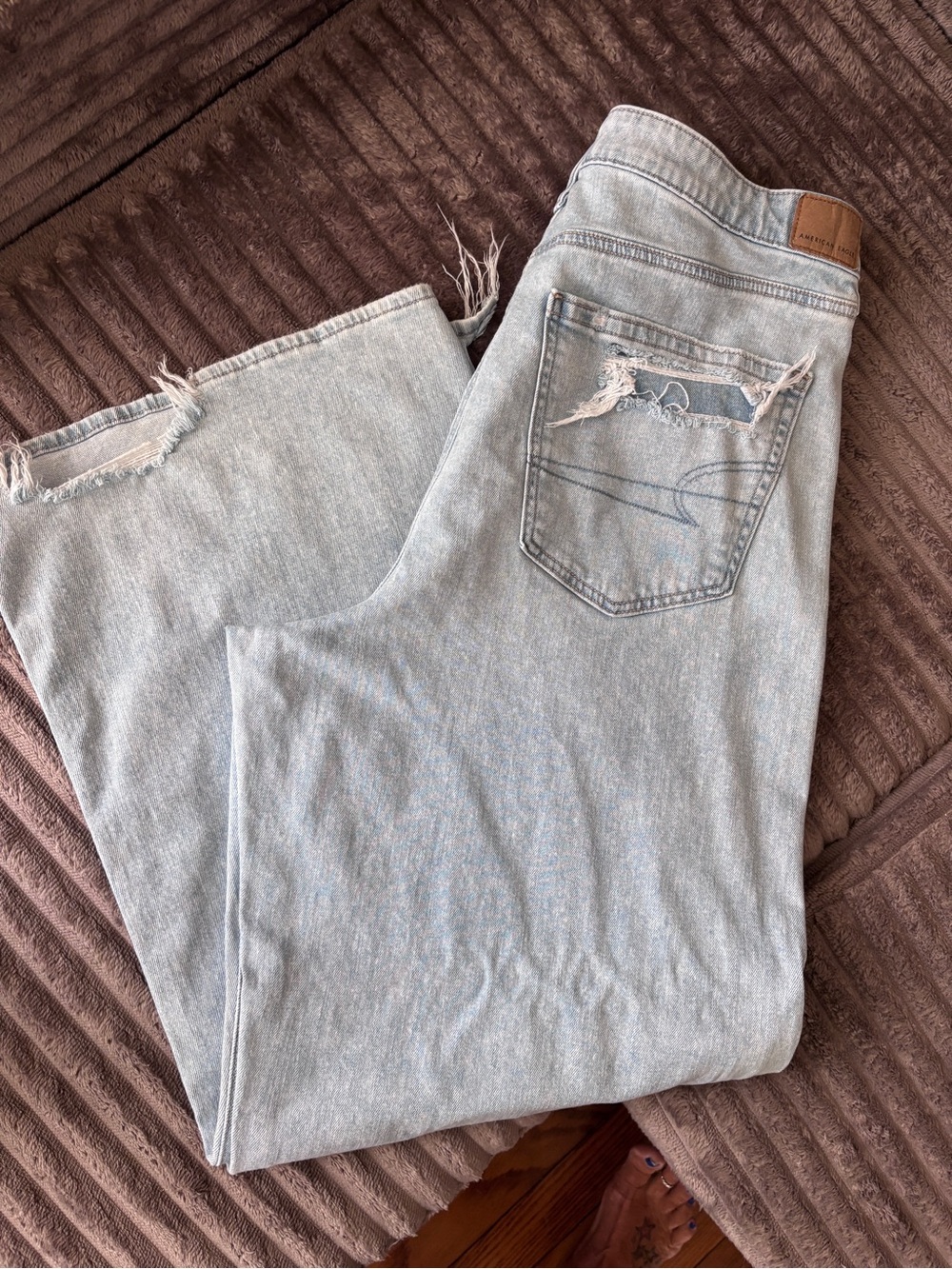 American Eagle Outfitters Light Wash Super High-Rise Distressed Women’s Jeans